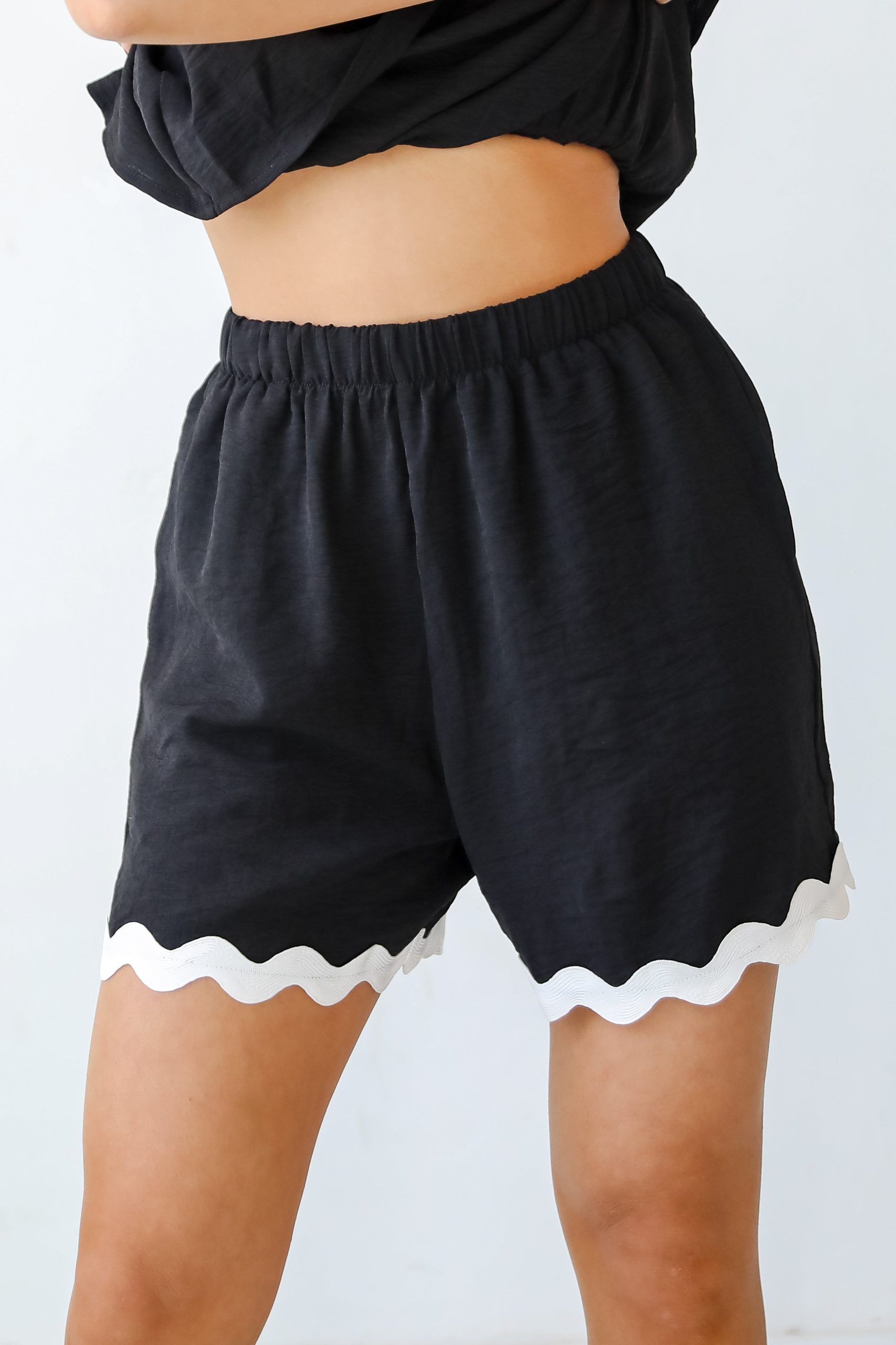 shopdressup_black_shorts-3_589567c5-fdf0-406c-b114-a203647fe670.jpg
